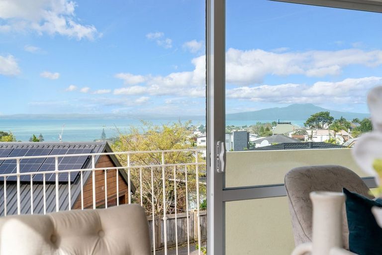 Photo of property in 3/433a East Coast Road, Mairangi Bay, Auckland, 0630