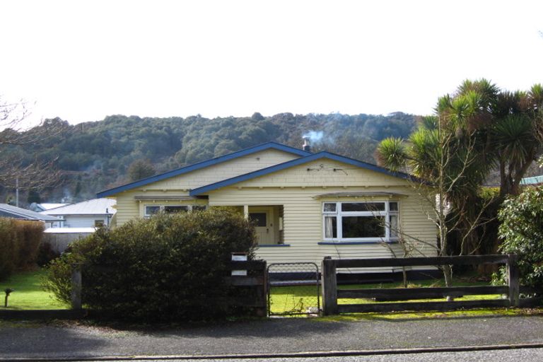 Photo of property in 121-123 Buller Road, Reefton, 7830
