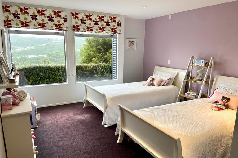 Photo of property in 9 Caughley Grove, Karori, Wellington, 6012