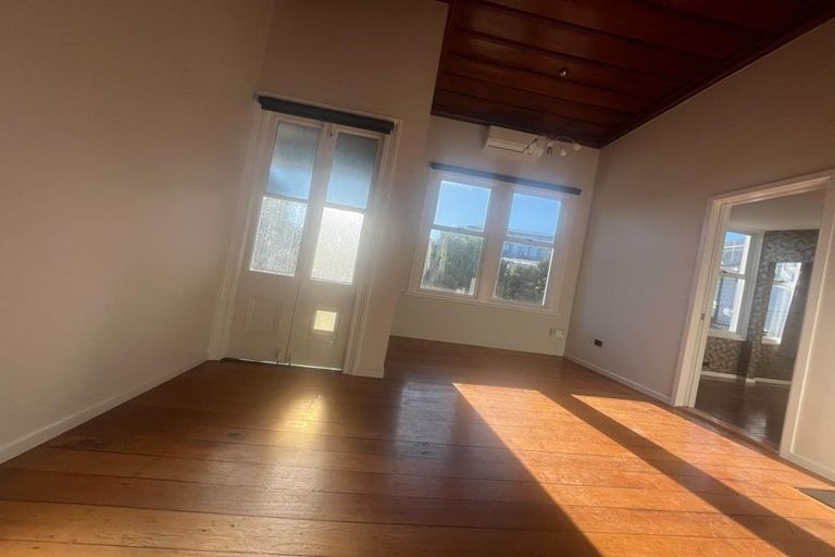 Photo of property in 70 Shakespeare Road, Bluff Hill, Napier, 4110