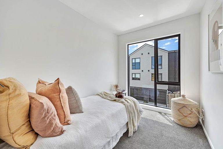 Photo of property in 4/504 Don Buck Road, Massey, Auckland, 0614