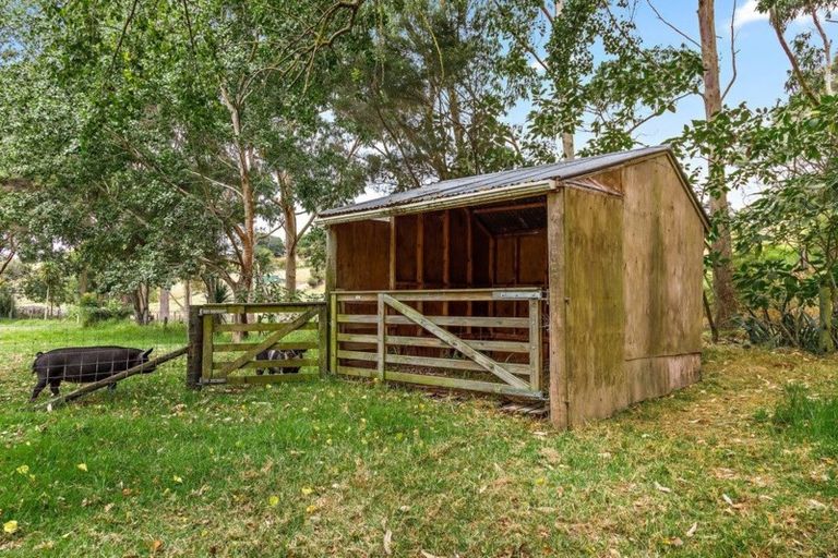 Photo of property in 232 Rimmer Road, Helensville, 0875