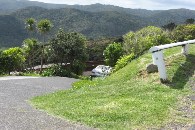 Photo of property in 79 Piha Road, Piha, 0772