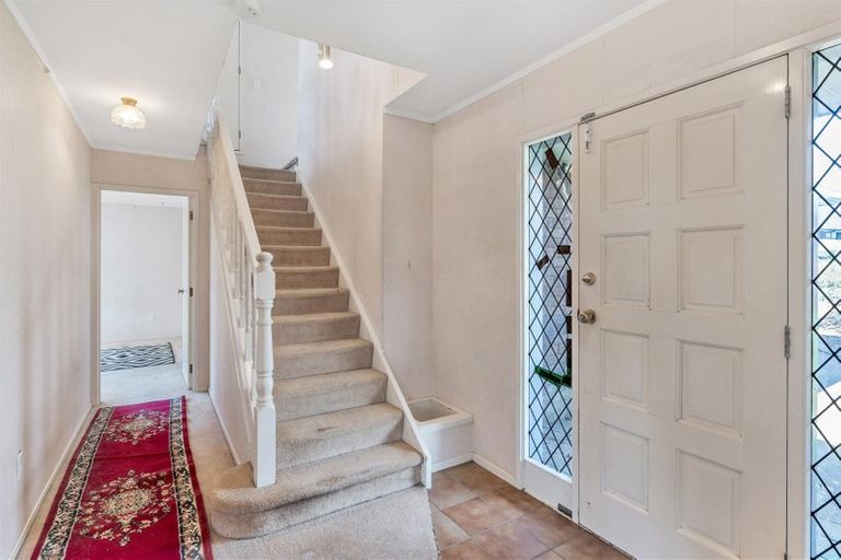 Photo of property in 2/4 Crescent Hills Court, Northpark, Auckland, 2013