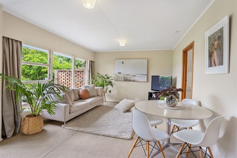 Photo of property in 2/1 Ocean View Road, Hillcrest, Auckland, 0627