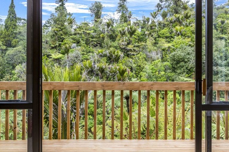 Photo of property in 53 Rimu Road, Oratia, Auckland, 0604