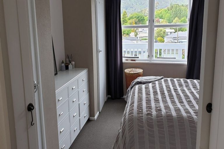 Photo of property in 176 George Street, Stokes Valley, Lower Hutt, 5019