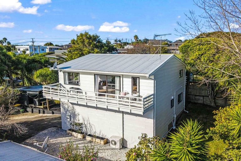 Photo of property in 1297b Whangaparaoa Road, Army Bay, Whangaparaoa, 0930