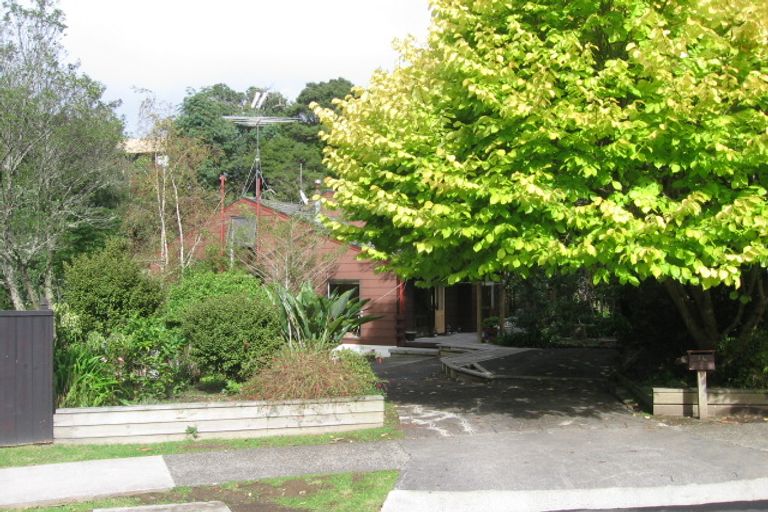 Photo of property in 31 Holyoake Place, Chatswood, Auckland, 0626
