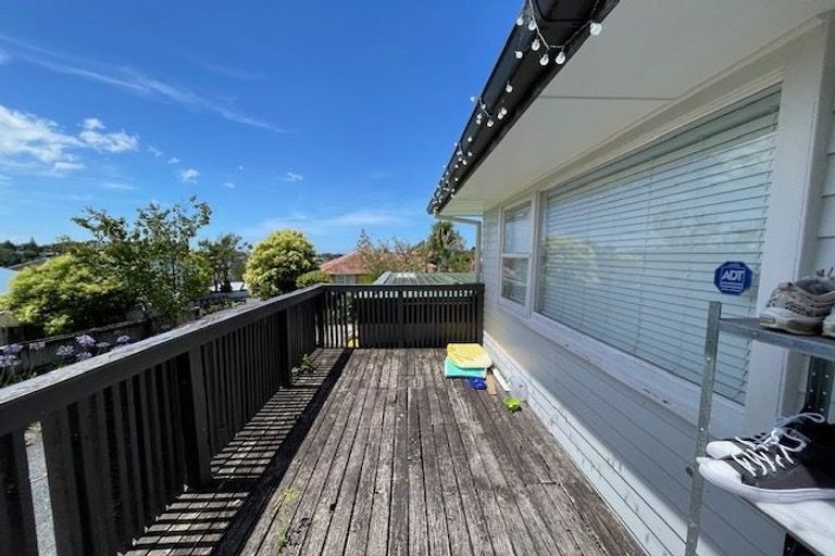 Photo of property in 10 Dolbear Street, Titirangi, Auckland, 0604