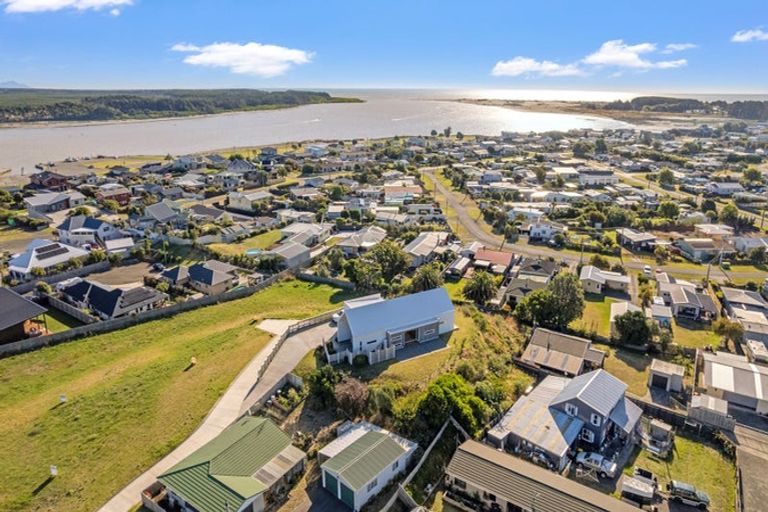 Photo of property in 2 Rangeview Rise, Foxton Beach, Foxton, 4815