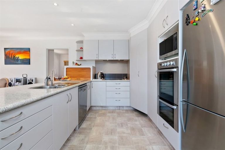 Photo of property in 102 Sereno Vista, Bellevue, Tauranga, 3110