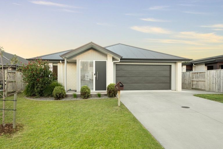 Photo of property in 84 Awataha Crescent, Pyes Pa, Tauranga, 3110