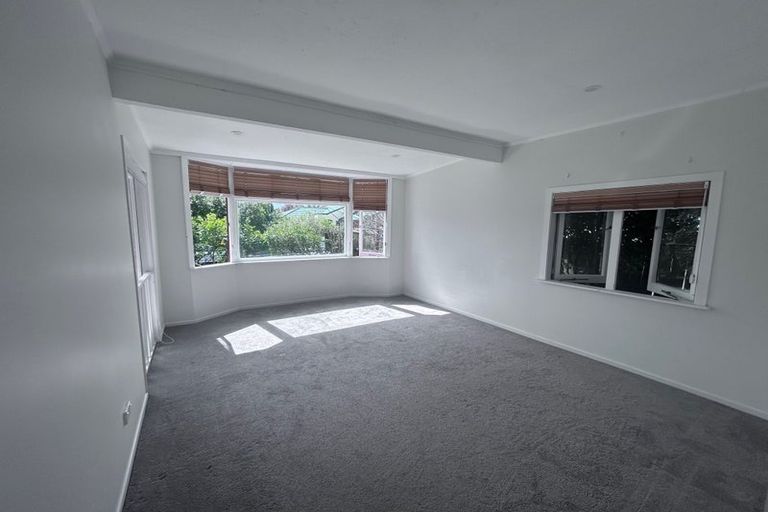 Photo of property in 45 Kingdale Road, Henderson, Auckland, 0610