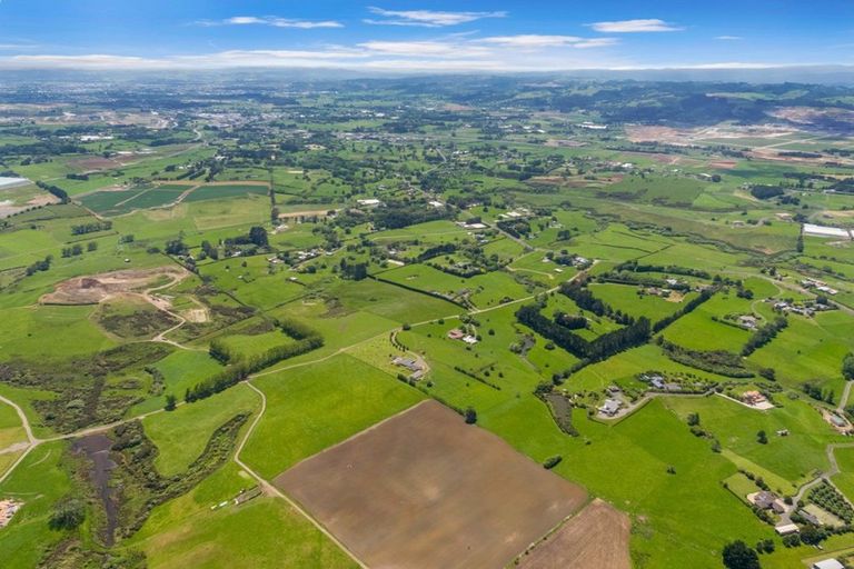 Photo of property in 338 Burtt Road, Runciman, Drury, 2578