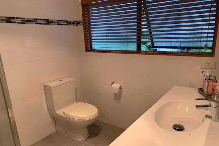 Photo of property in 1/29 Radiata Lane, Chatswood, Auckland, 0626