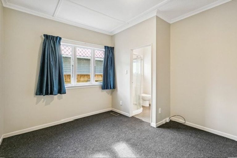 Photo of property in 5 Burrows Avenue, Karori, Wellington, 6012