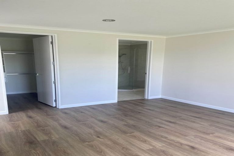 Photo of property in 40 Corricvale Way, Northcross, Auckland, 0630