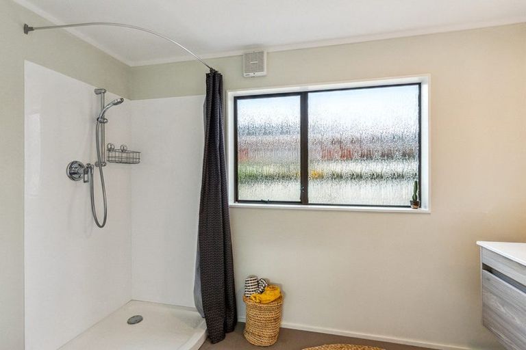 Photo of property in 38 Kapanui Road, Waikanae, 5036