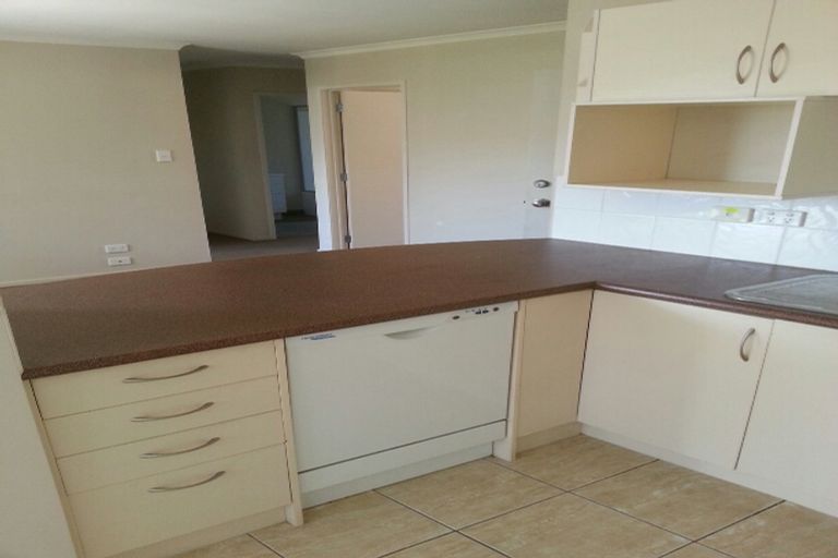 Photo of property in 34 Tussock Avenue, Mangere, Auckland, 2022