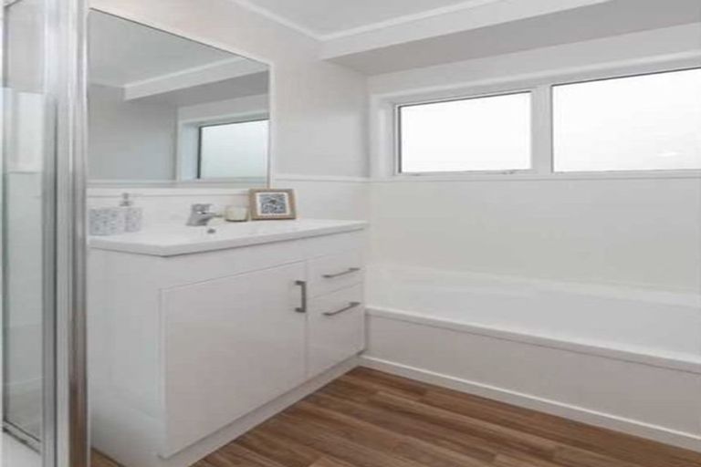 Photo of property in 44 Sungrove Rise, Sunnyvale, Auckland, 0612