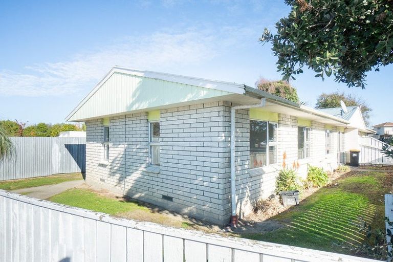 Photo of property in 3 Seddon Street, Takaro, Palmerston North, 4412