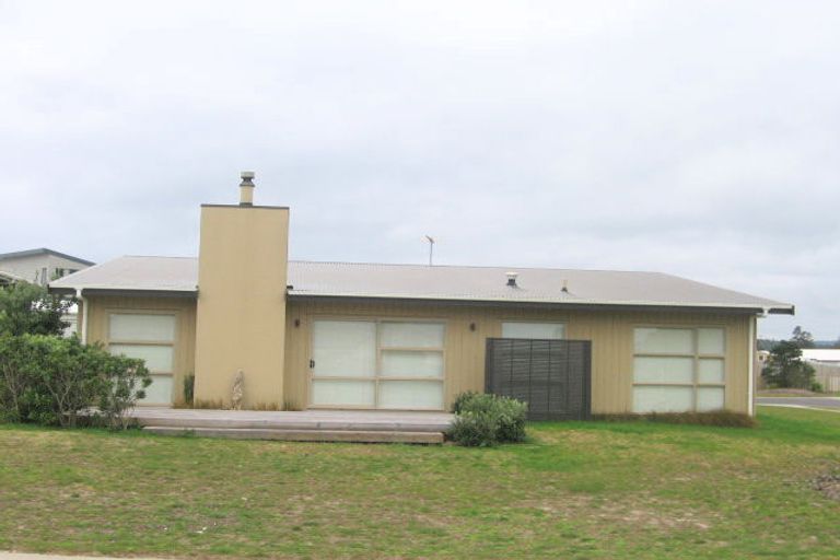 Photo of property in 196 Kowhai Avenue, Matarangi, Whitianga, 3592