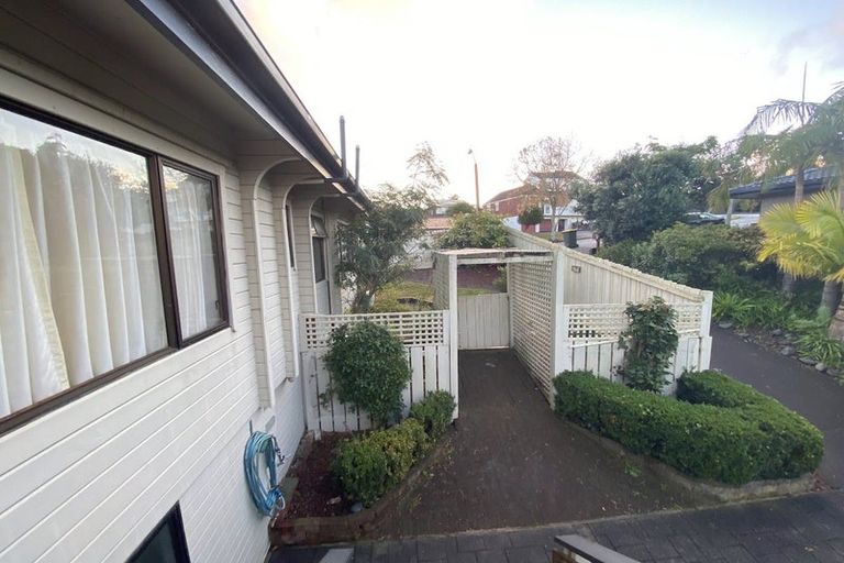 Photo of property in 10 Lagoon Way, West Harbour, Auckland, 0618