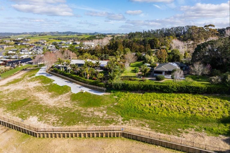 Photo of property in 48 Old Waipu Road, Mangawhai, 0505