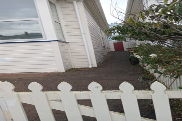 Photo of property in 12 Caroline Street, Mount Victoria, Wellington, 6011