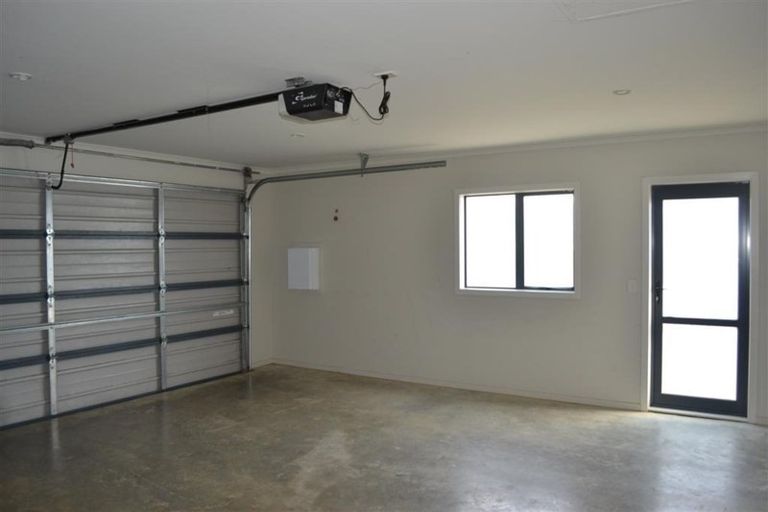 Photo of property in 7 Greenstone Place, Aotea, Porirua, 5024