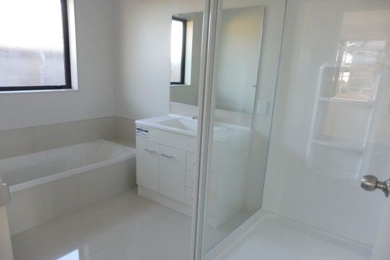 Photo of property in 2 Waikai Close, Ruakura, Hamilton, 3214