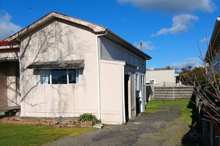 Photo of property in 304 Featherston Street, Palmerston North, 4410