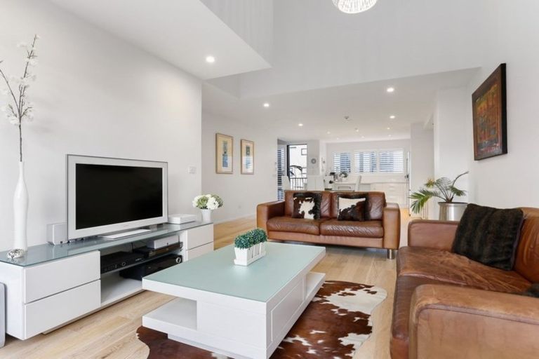 Photo of property in 84 Hobsonville Point Road, Hobsonville, Auckland, 0616