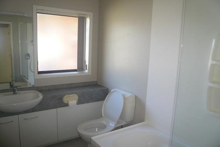 Photo of property in 16 Millstone Lane, Henderson, Auckland, 0612