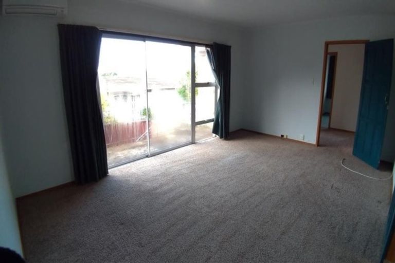 Photo of property in 2/5 Addison Drive, Glendene, Auckland, 0602