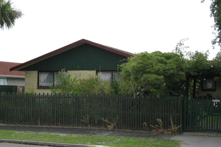Photo of property in 12 Taranui Place, Bromley, Christchurch, 8062