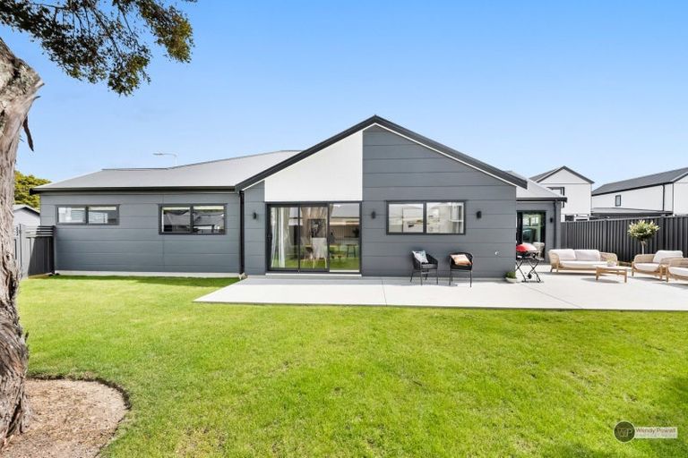 Photo of property in 24 Castletown Street, Wallaceville, Upper Hutt, 5018