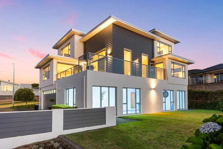 Photo of property in 189 Heta Road, Highlands Park, New Plymouth, 4312