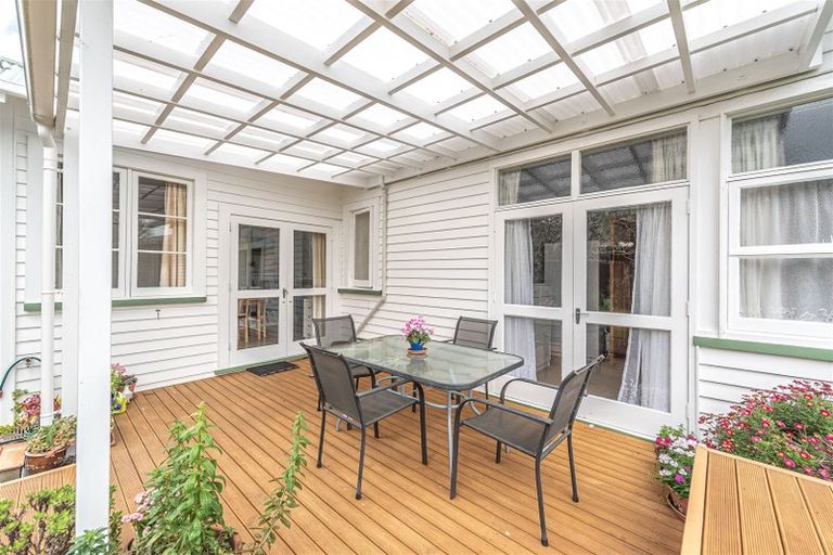 Photo of property in 28 Peakes Road, Saint Johns Hill, Whanganui, 4501