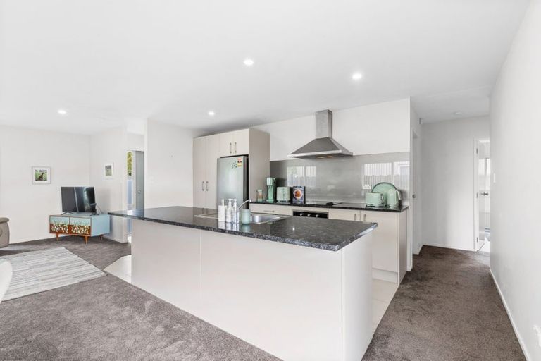 Photo of property in 106 Popokatea Drive, Takanini, 2112