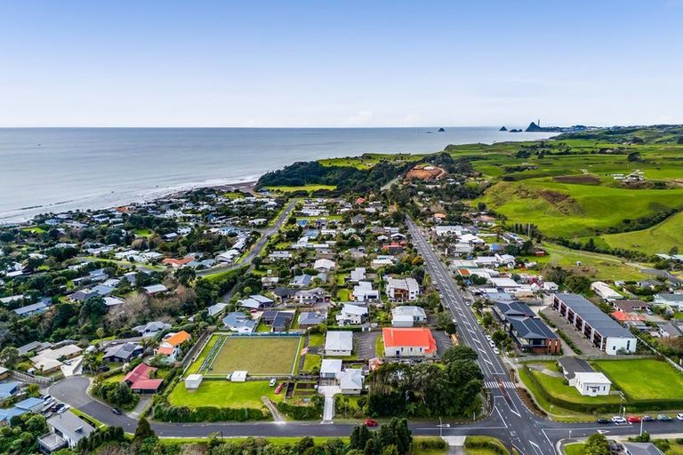 Photo of property in 1138 South Road, Oakura, 4314