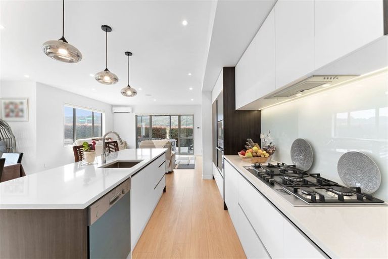 Photo of property in 4 Kauri Grove Drive, Kumeu, 0810