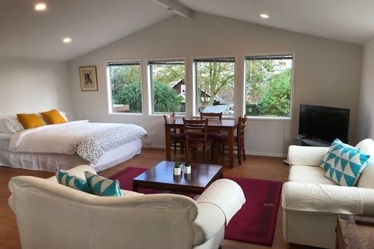 Photo of property in 6 Beresford Street, Bayswater, Auckland, 0622