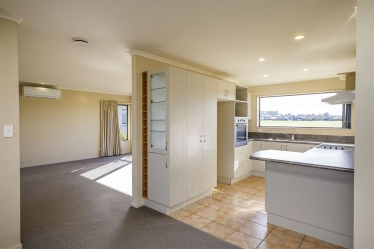 Photo of property in 16 Daniel Place, Kelvin Grove, Palmerston North, 4414