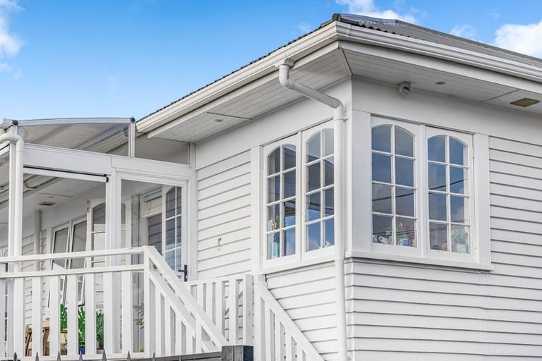 Photo of property in 4233 Great North Road, Glendene, Auckland, 0602