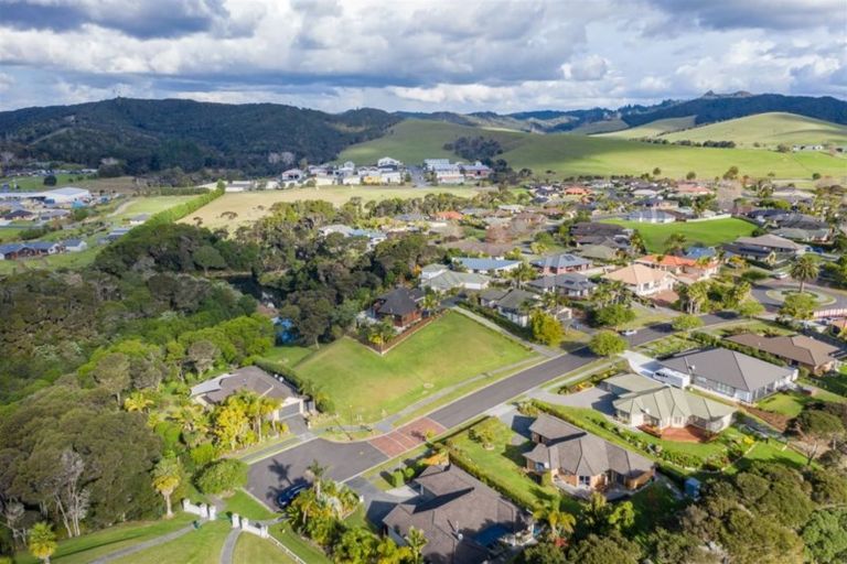 Photo of property in 19 Spinnaker Point, Haruru, 0204