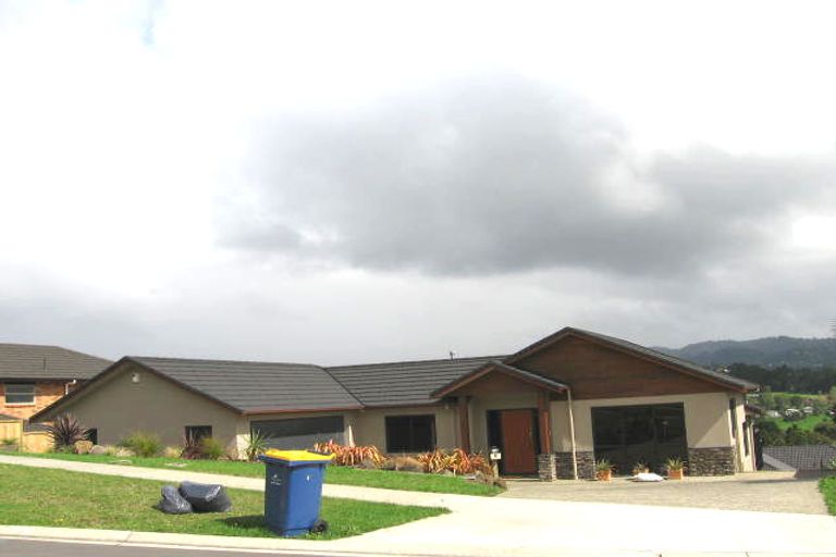 Photo of property in 8 Oratia Drive, Glen Eden, Auckland, 0602