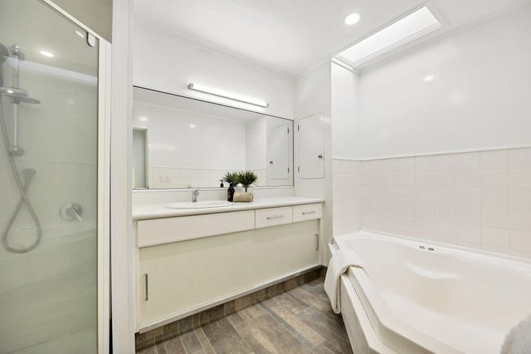 Photo of property in 2/115 Clovelly Road, Bucklands Beach, Auckland, 2012