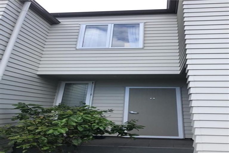 Photo of property in 10/30 John Jennings Drive, Oteha, Auckland, 0632